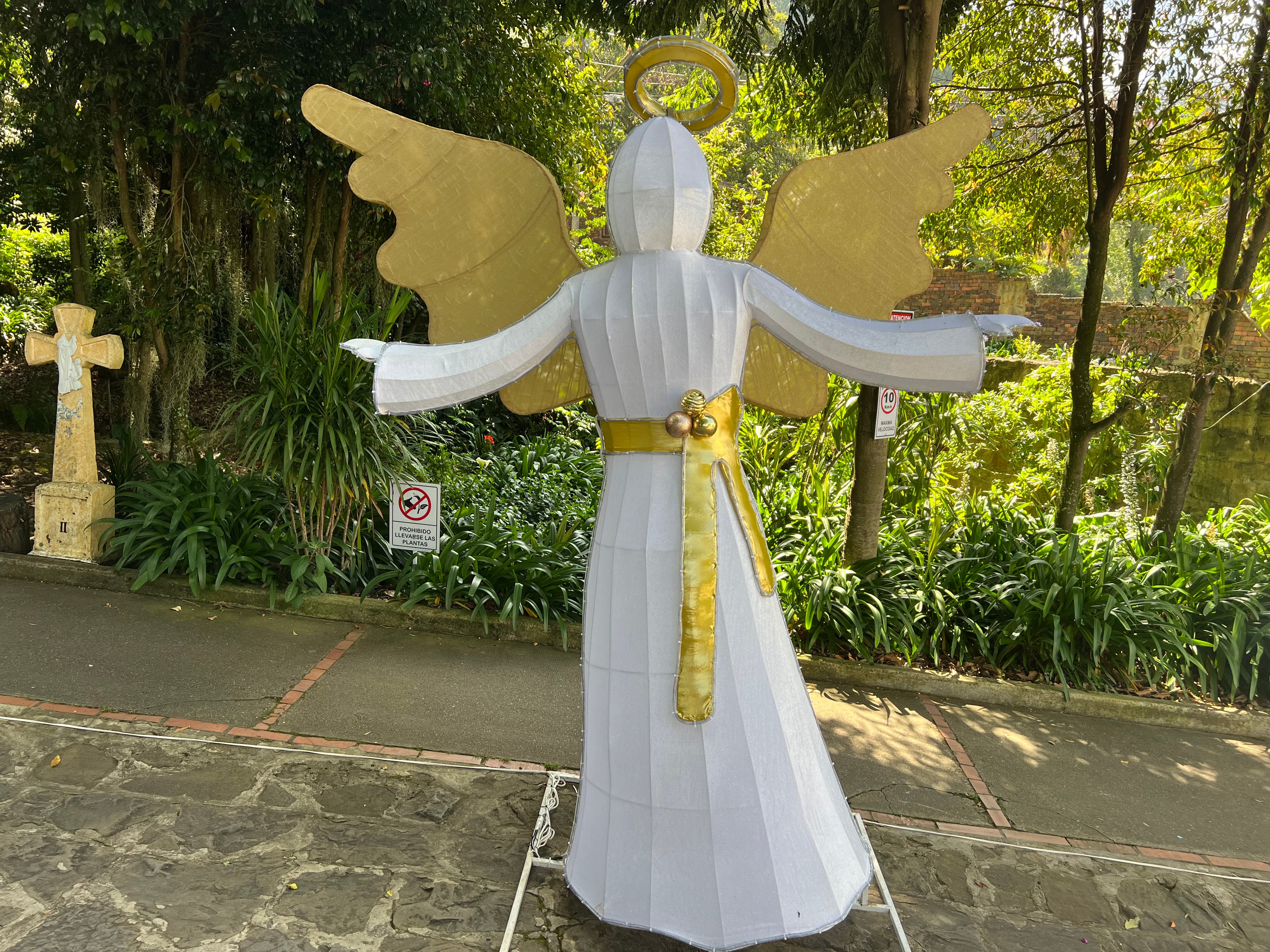 La magia de la Navidad regresa a Sopó: descubra su fascinante alumbrado temático en el Parque Principal