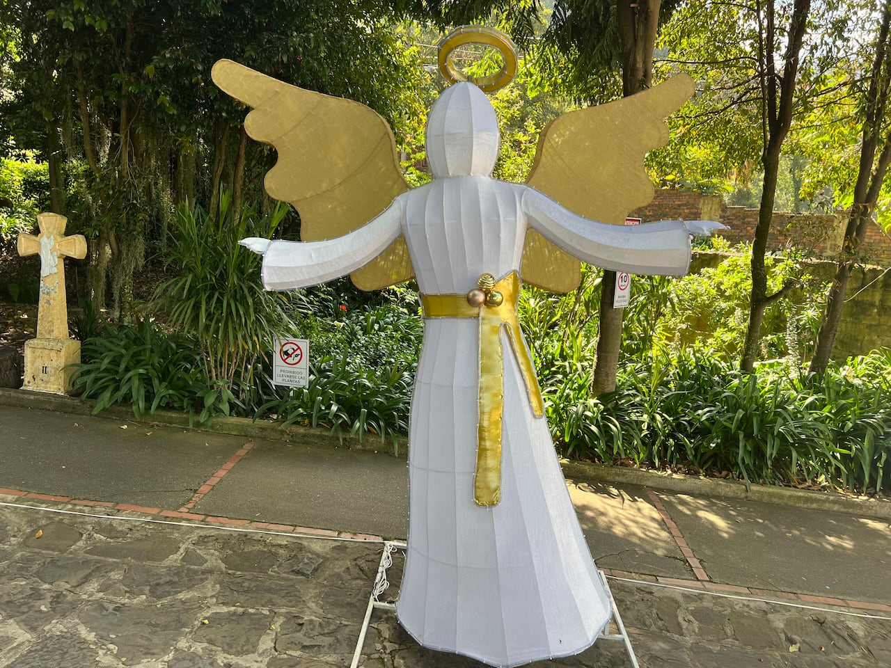 La magia de la Navidad regresa a Sopó: descubra su fascinante alumbrado temático en el Parque Principal