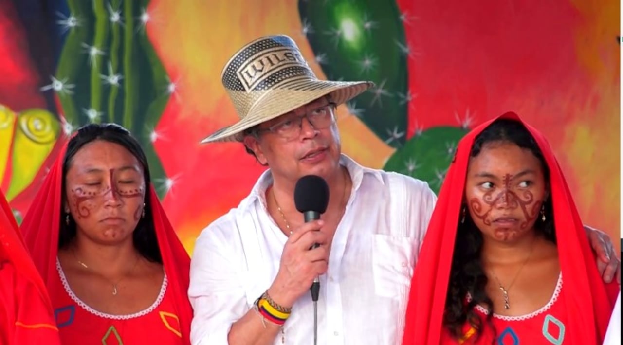 Presidente Petro en su visita a La Guajira por la emergencia provocada por la ola invernal