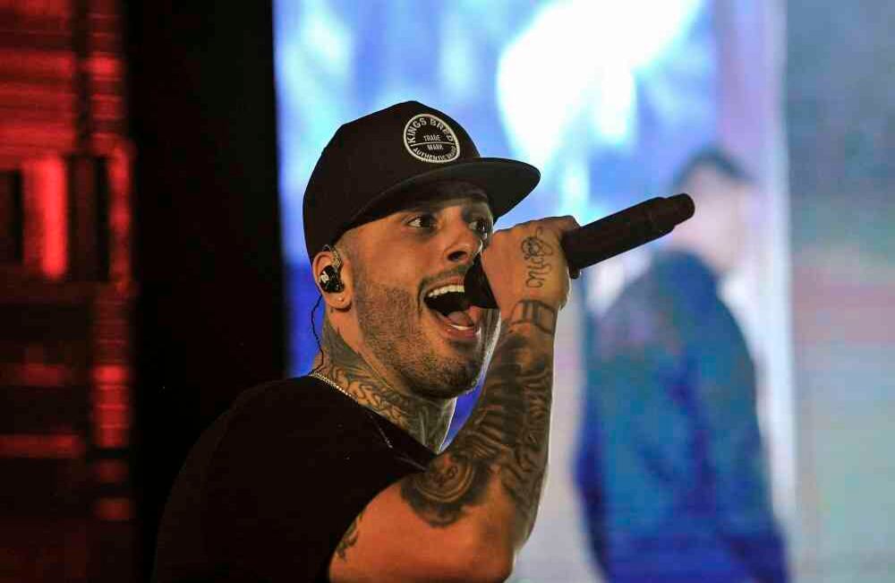 Nicky Jam canta la madrugada del lunes 1 de mayo de 2017, en el parque de la Leyenda Vallenata, Consuelo Araujo Noguera, durante la final del 50 Festival Vallenato y IV Rey de reyes, en Valledupar, Colombia. Foto: Carlos Julio Martínez / SEMANA