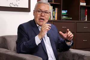 Nestor Osuna ministro de Justicia.