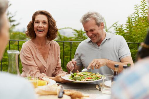 Una buena alimentación es fundamental para cuidar la salud y permitir que las personas se sientan bien.