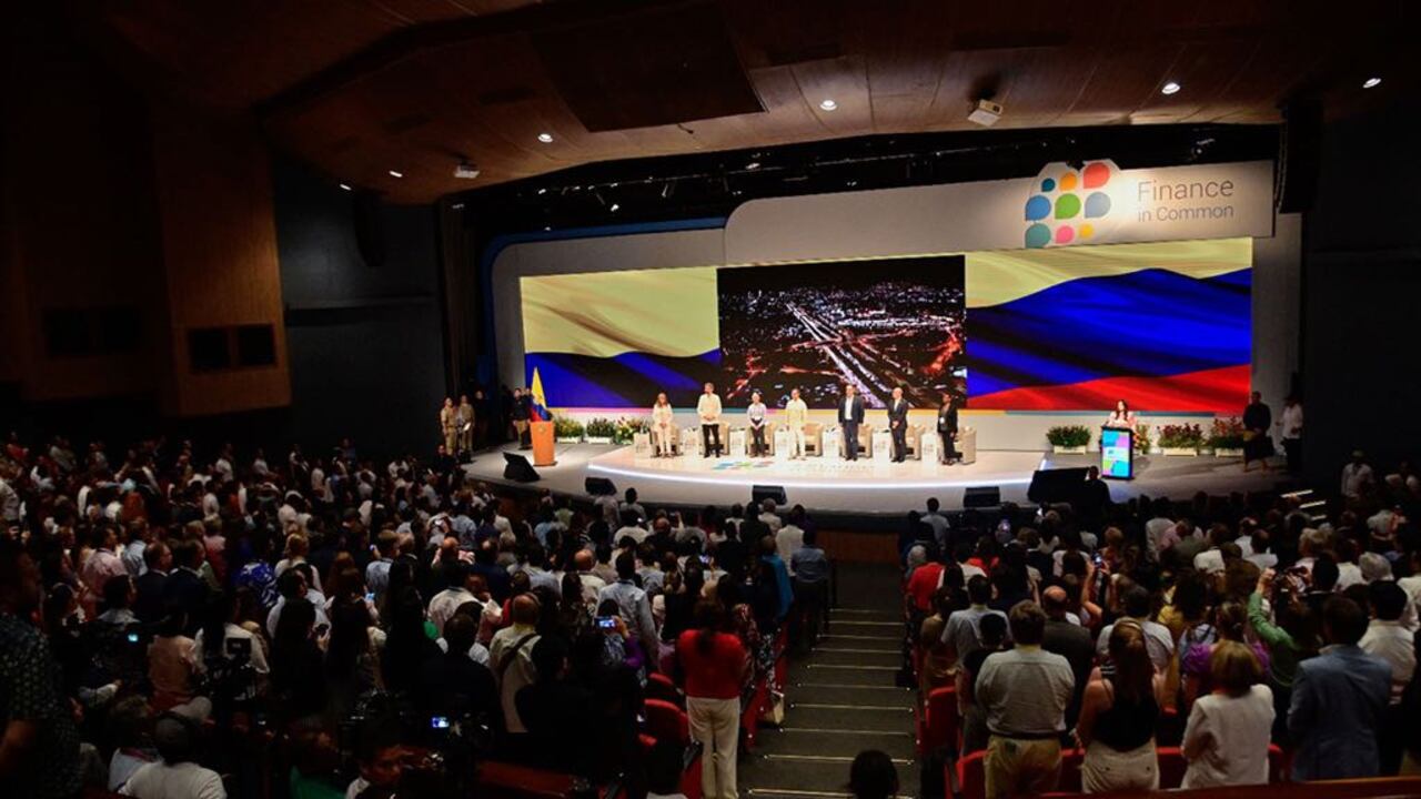 Clausura  de la Cuarta Edición de la Cumbre Mundial de Bancos en Cartagena