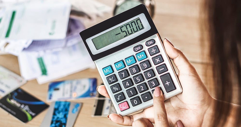  El endeudamiento del país sigue en aumento, no solo por la emisión de más deuda, sino también porque los rendimientos que se deben pagar son cada vez mayores.