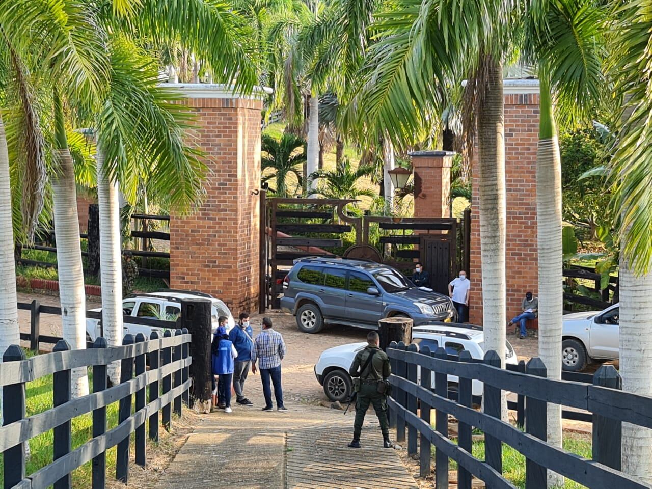 Los millonarios bienes de paramilitares que entregó la Fiscalía a víctimas