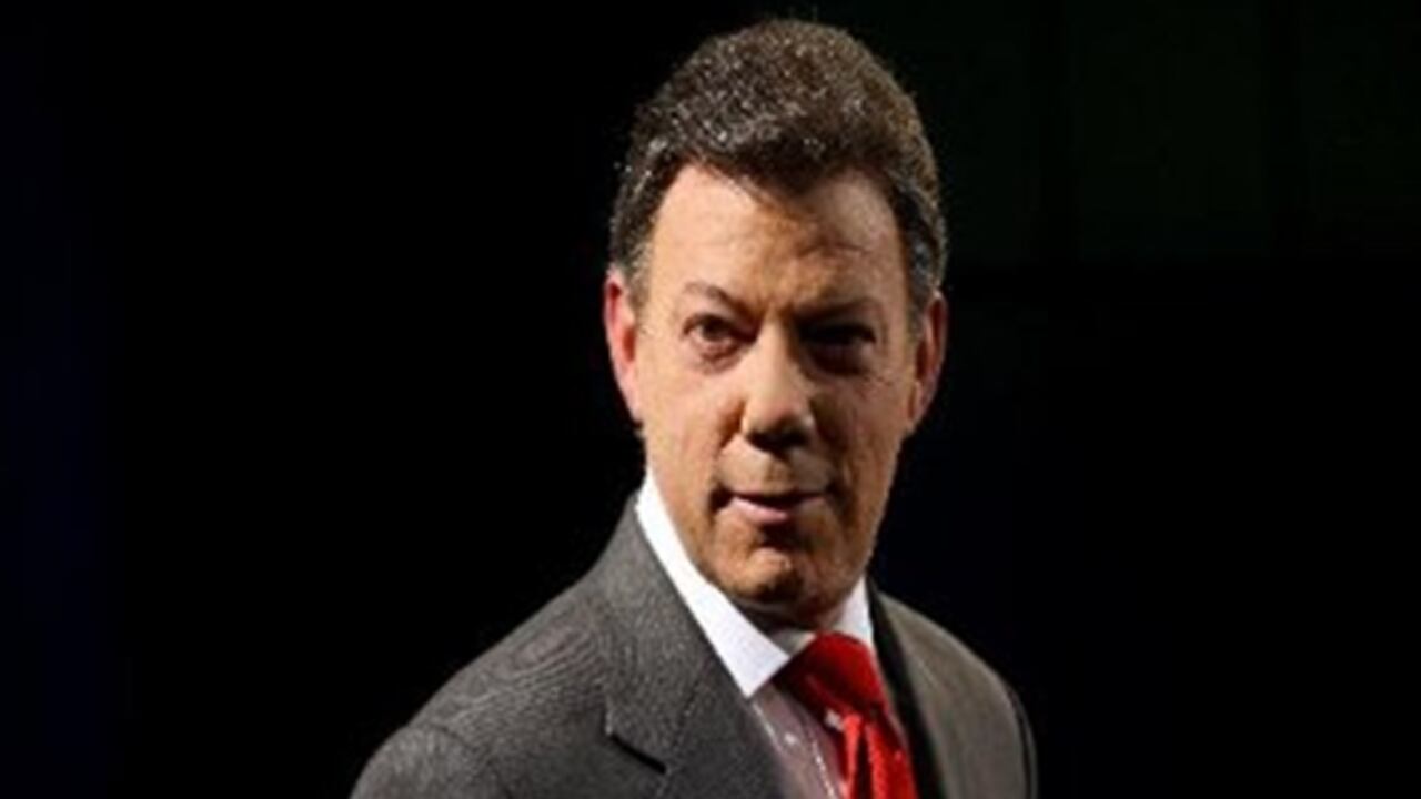 Santos anunció hace un par de meses que si ganaba, promovería una reforma constitucional para eliminar la reelección y a la vez alargar el mandato presidencial de los actuales cuatro años a cinco o seis años.