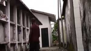 Hombre de 23 años pasa sus días en el cementerio de Quibdó.