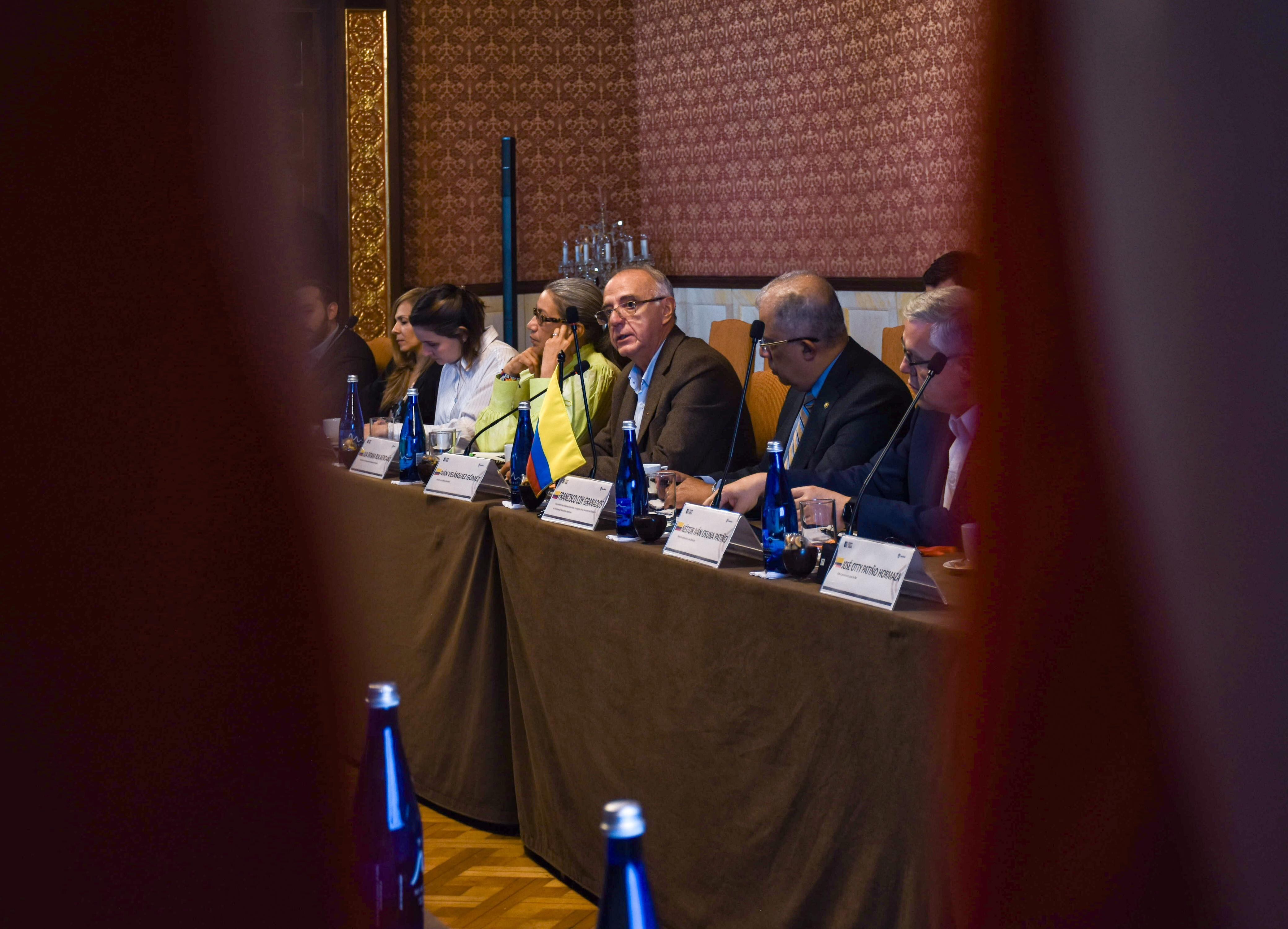 El Ministro de Defensa, Iván Velásquez presentó  la nueva estrategia del Gobierno Nacional para luchar contra el narcotráfico.