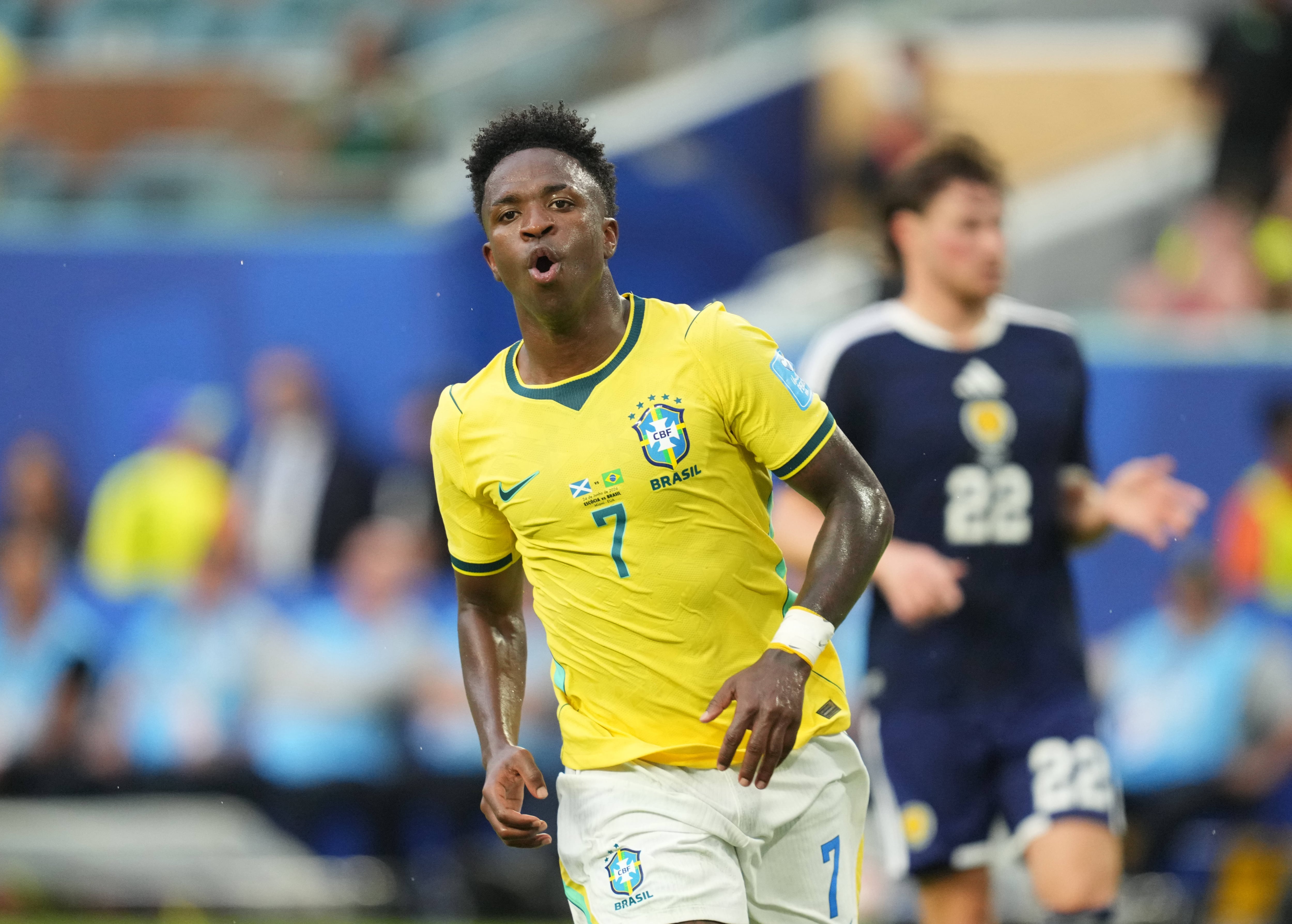 Vinicius contra Escocia.