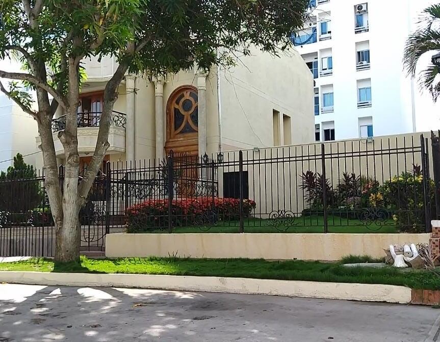 En lujosa vivienda de Barranquilla se estarían robando la luz.