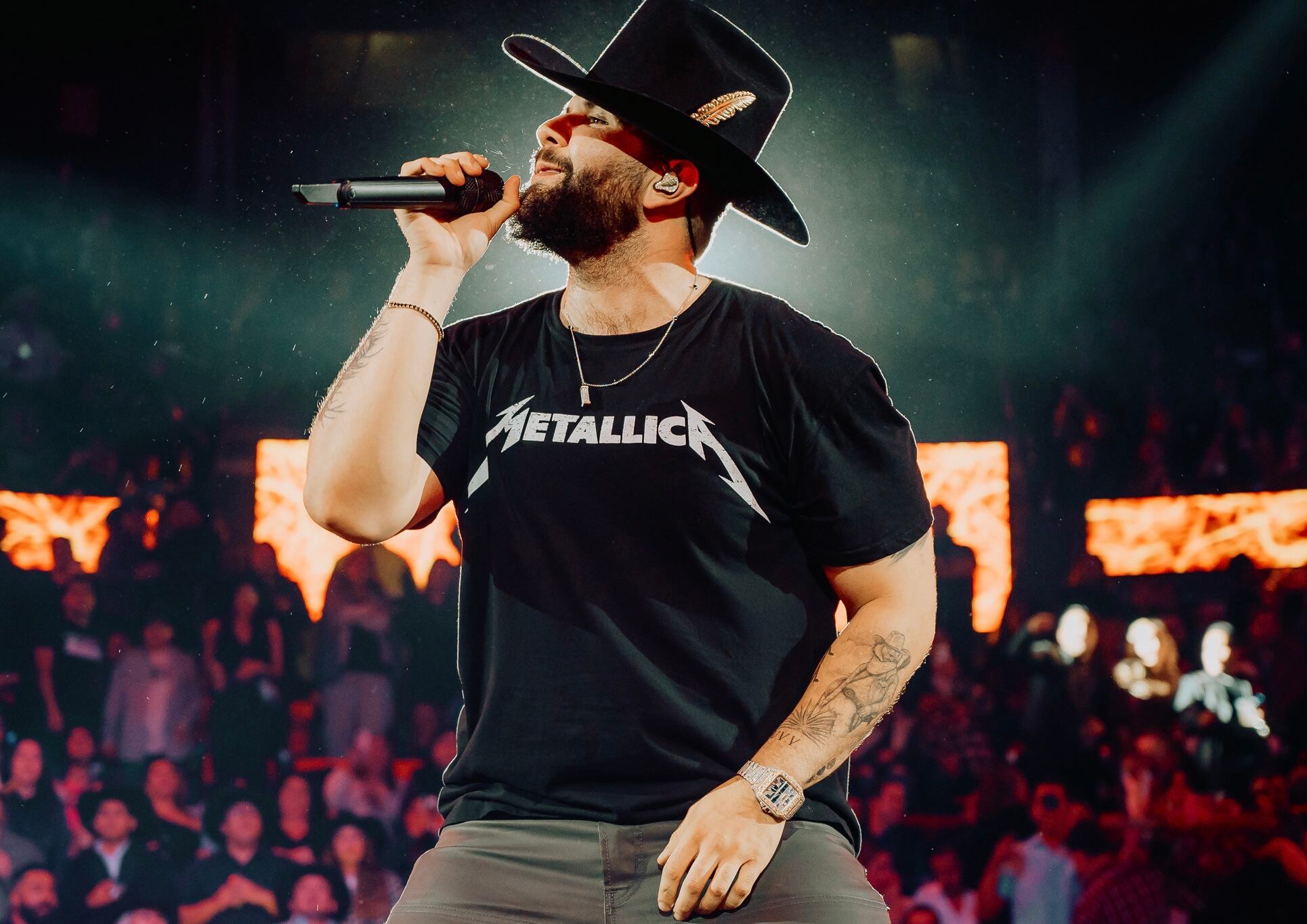 Carin León será el primer artista latino es presentarse en La Esfera de Las Vegas