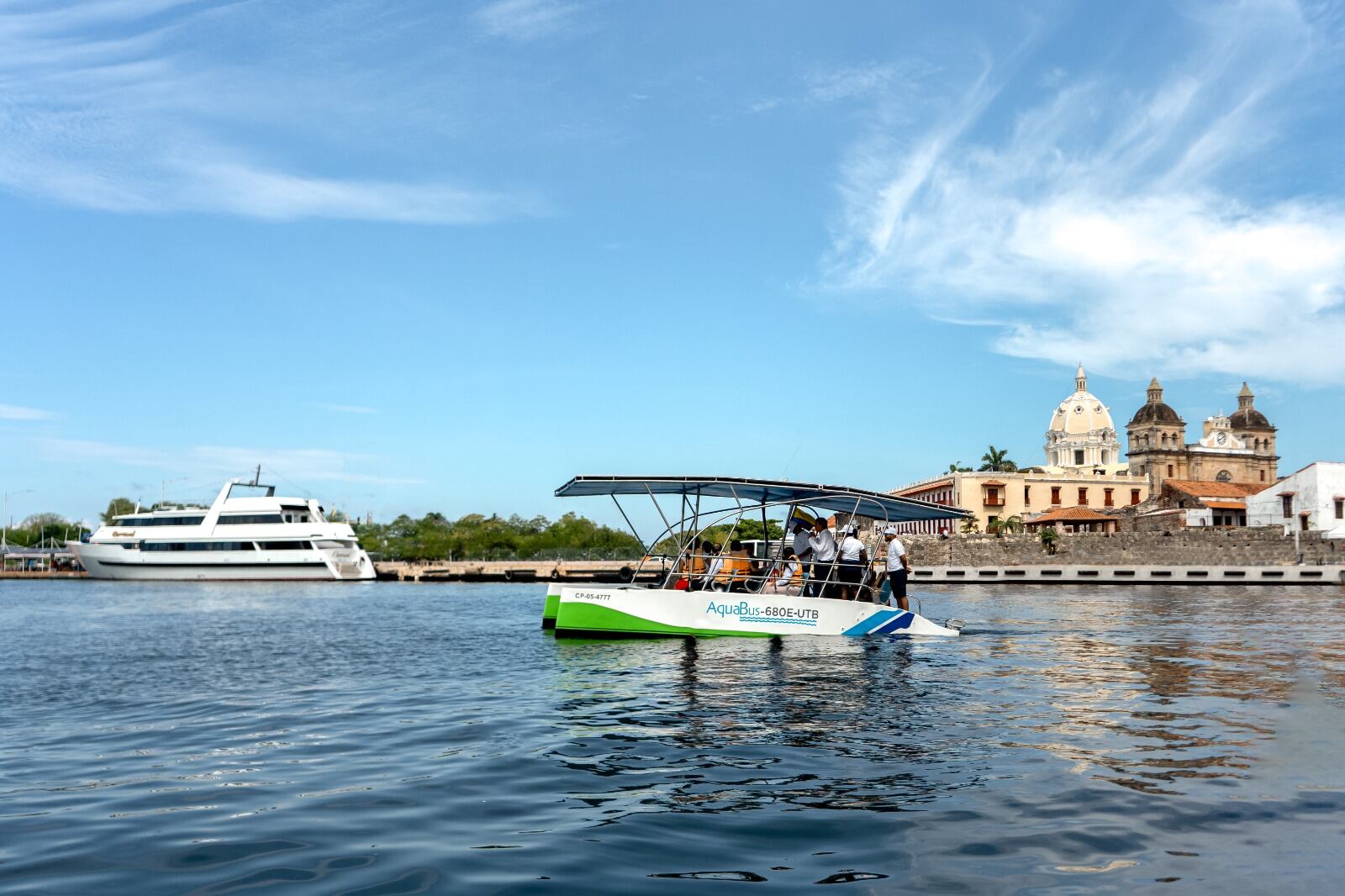 El Aquabus-E fue diseñado por estudiantes de Ingeniería Naval de la UTB. Es el primero de su tipo en Colombia.