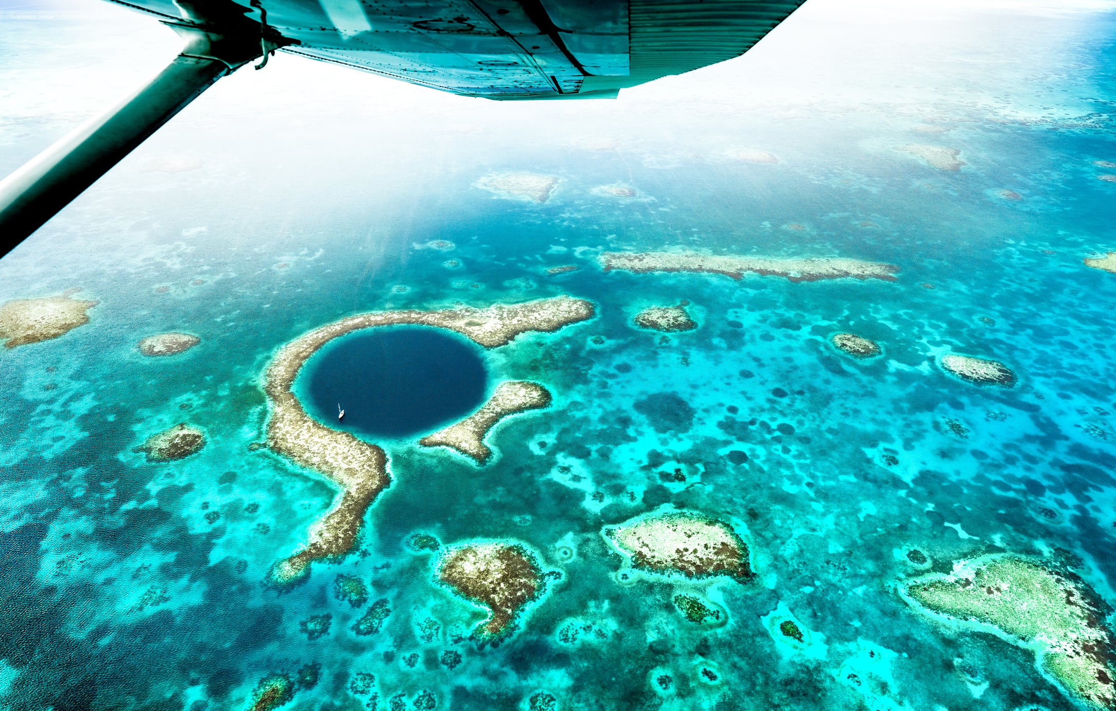 Panorámica del Gran Agujero Azul en Centroamérica.