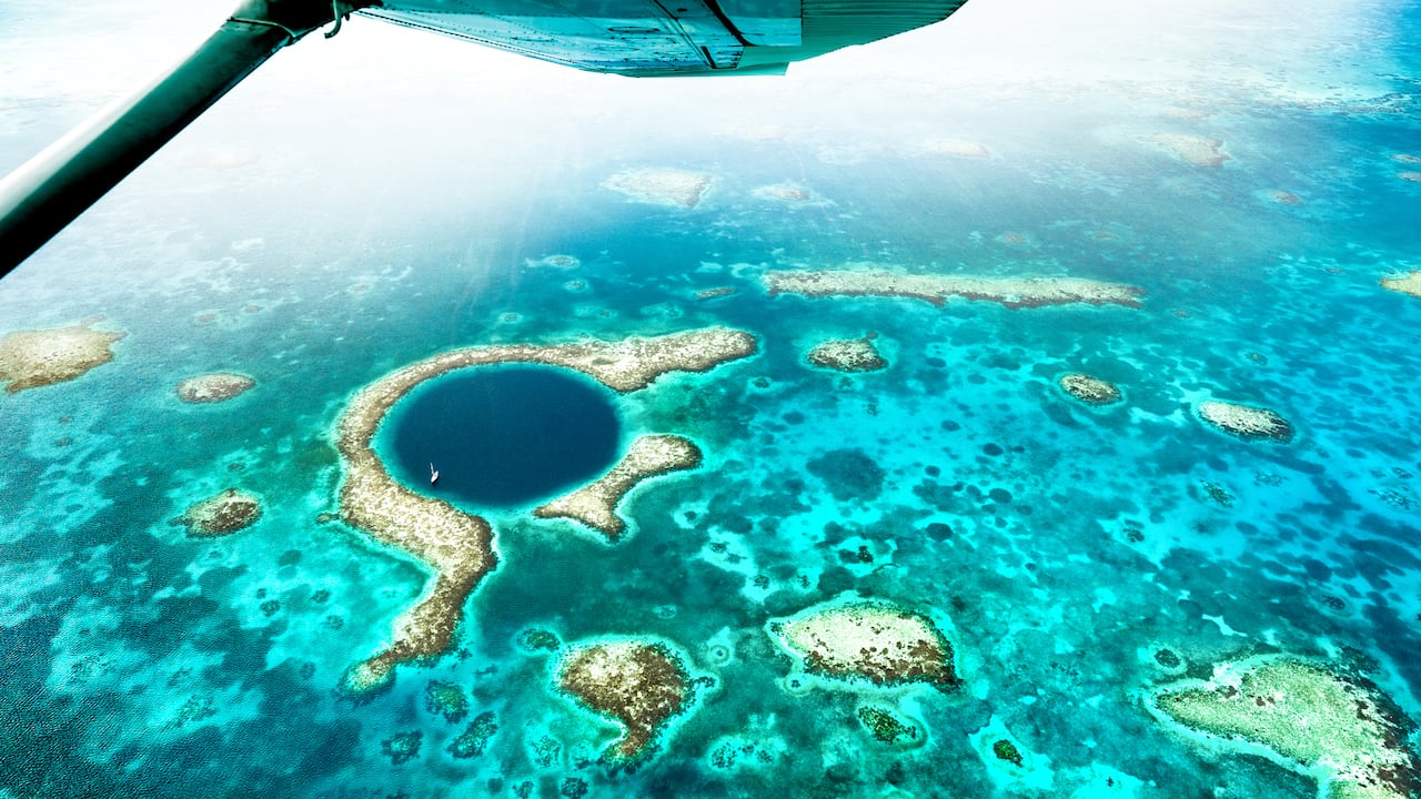 Panorámica del Gran Agujero Azul en Centroamérica.