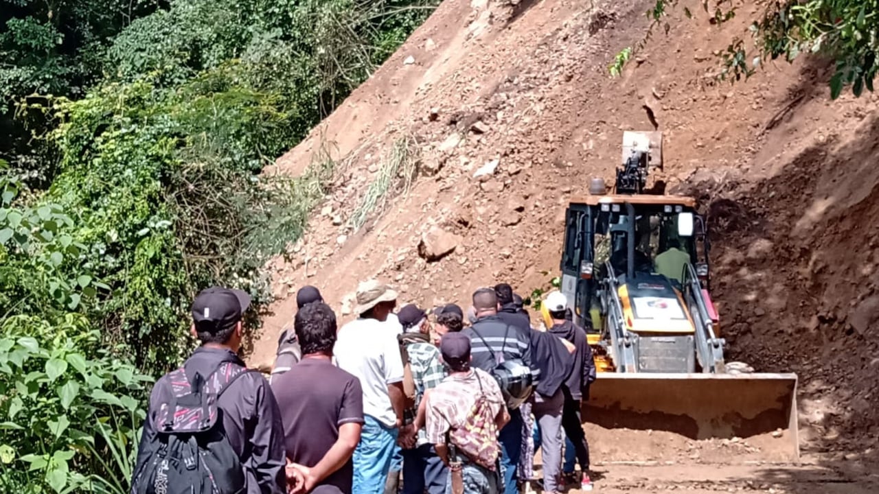 Derrumbe en la vía de acceso principal a Ebéjico, Antioquia