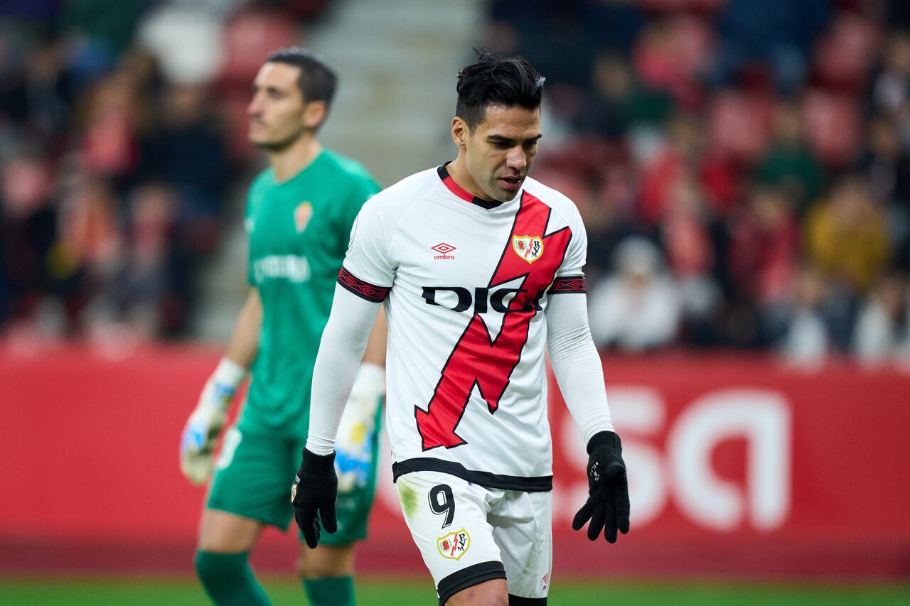 Radamel Falcao García en el duelo con Sporting de Gijón.