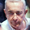 Durante un conversatorio en Cali para jóvenes, el expresidente Álvaro Uribe Vélez, fue sorprendido con un pastel de cumpleaños.