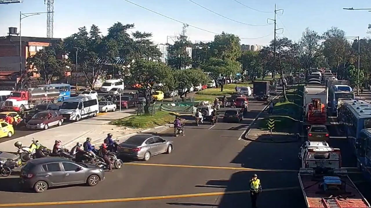 Movilidad en Bogotá por la Av. Boyacá con calle 9.