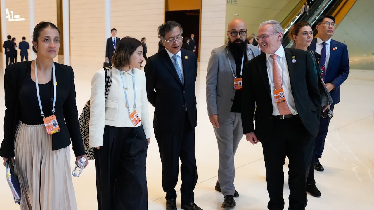 Laura Sarabia y Gustavo Petro tuvieron una nueva diferencia en China.
