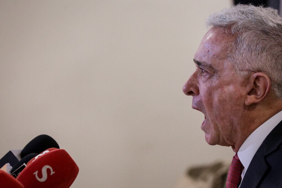 Bogotá. Abril 18 de 2024. El expresidente Álvaro Uribe Vélez y el Centro Democrático ofrecerán una declaración a la prensa tras reunión con la Comisión Interamericana de Derechos Humanos (CIDH). (Colprensa - Mariano Vimos)