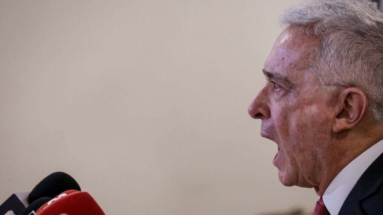 Bogotá. Abril 18 de 2024. El expresidente Álvaro Uribe Vélez y el Centro Democrático ofrecerán una declaración a la prensa tras reunión con la Comisión Interamericana de Derechos Humanos (CIDH). (Colprensa - Mariano Vimos)