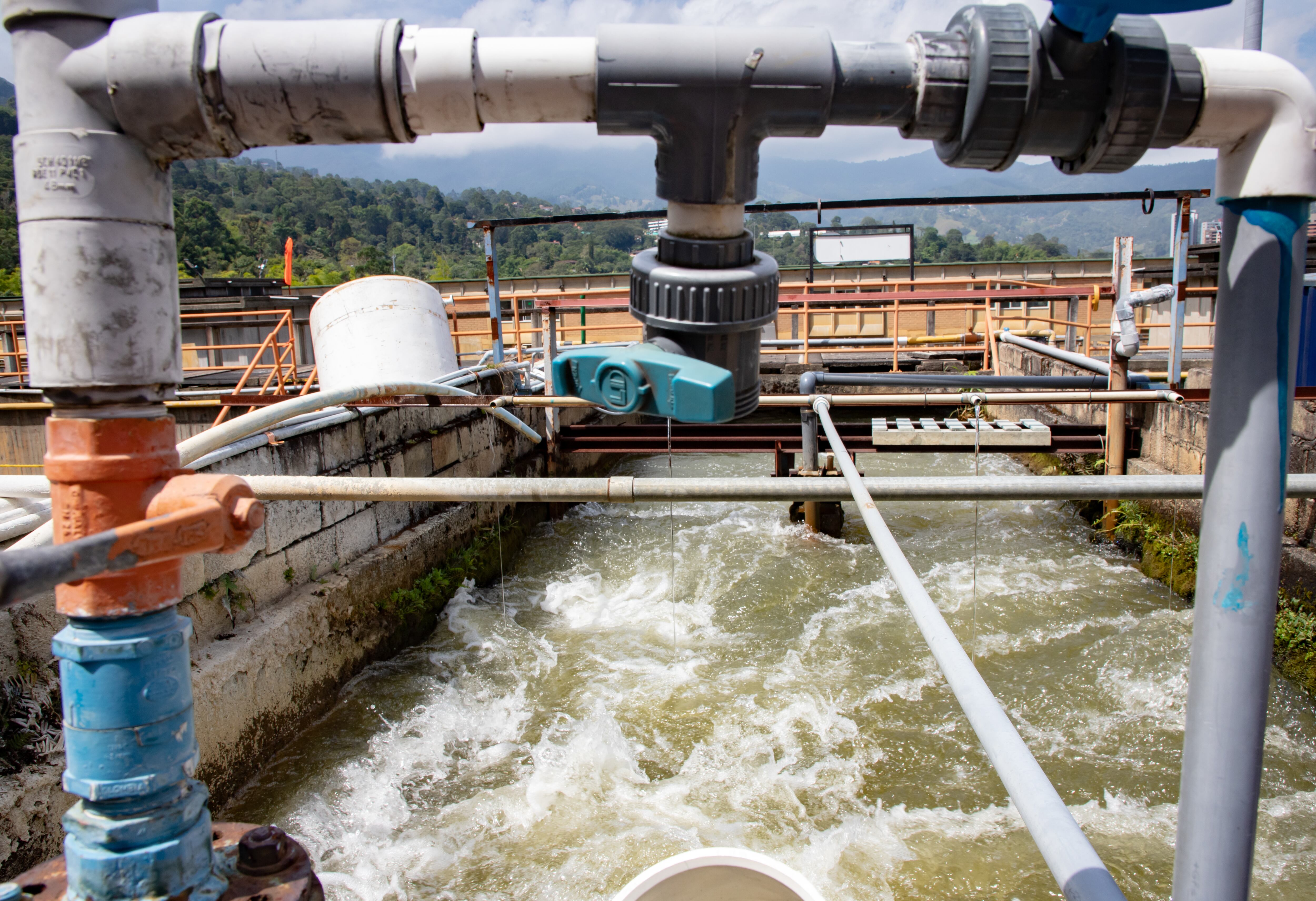 Obras de mantenimiento en la planta de La Ayurá, en Medellín.