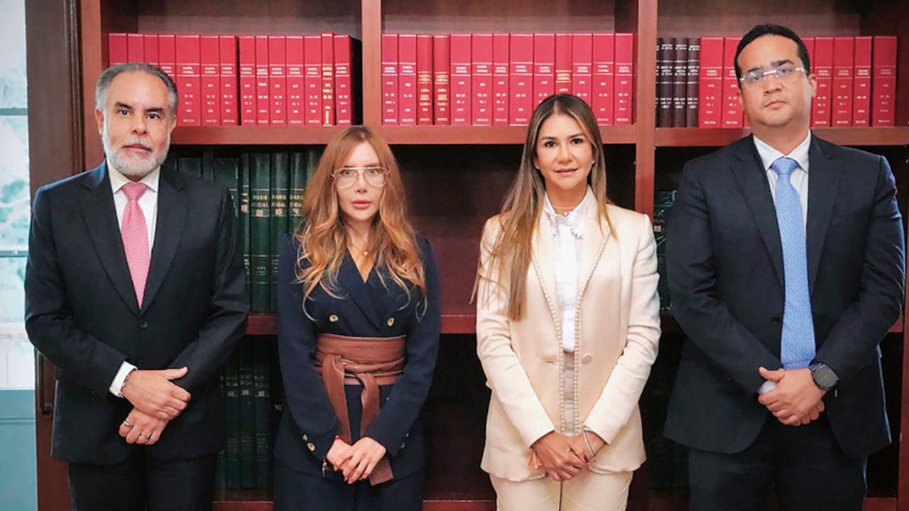 Armando Benedetti, ministro del Interior; Diana Morales, ministra de Comercio; Elvia Sanjuán, gobernadora del Cesar, y Jairo Aguilar, gobernador de La Guajira, en una reunión clave sobre el tratado.