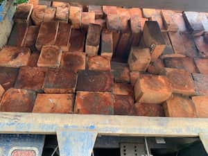 La CAR incautó en Villagómez 280 bloques de madera ilegal sacados de árboles de cacao.