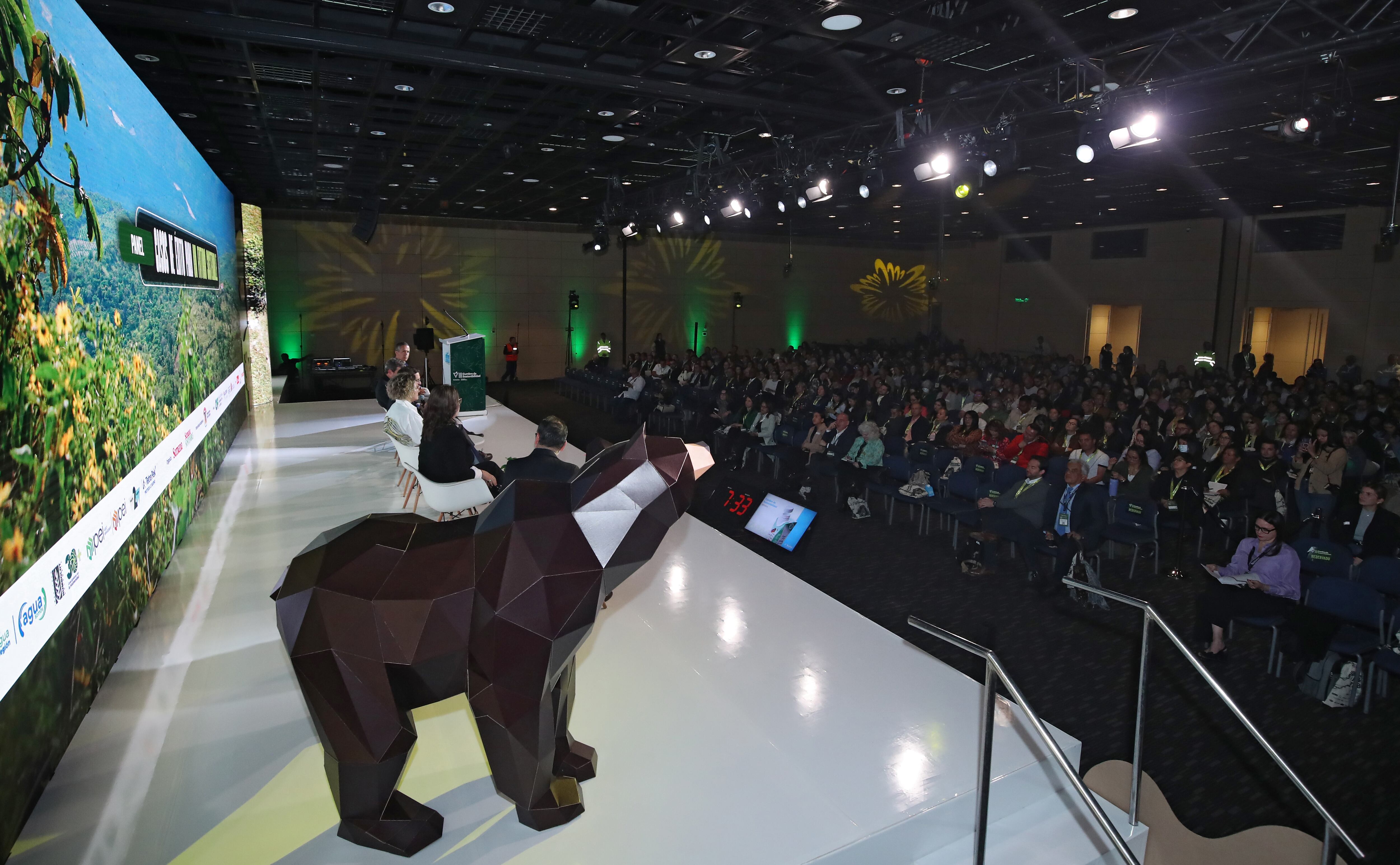 El propósito del concurso es doble: promover el conocimiento sobre los ecosistemas locales y dar una segunda vida a los materiales utilizados en la octava Cumbre de Sostenibilidad de SEMANA.