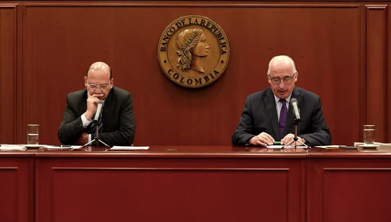 Germán Ávila, ministro de Hacienda, y Leonardo Villar, gerente del Banco de la República