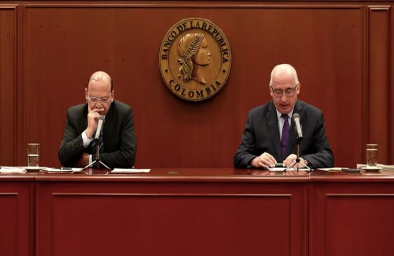 Germán Ávila, ministro de Hacienda, y Leonardo Villar, gerente del Banco de la República