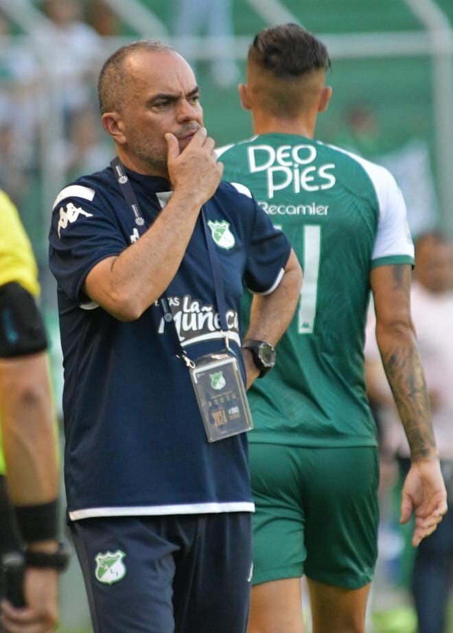 Jaime dela Pava técnico del Deportivo Cali, Deportivo Cali vs Patriotas. fecha 12 de la Liga Betplay foto Raúl Palacios,