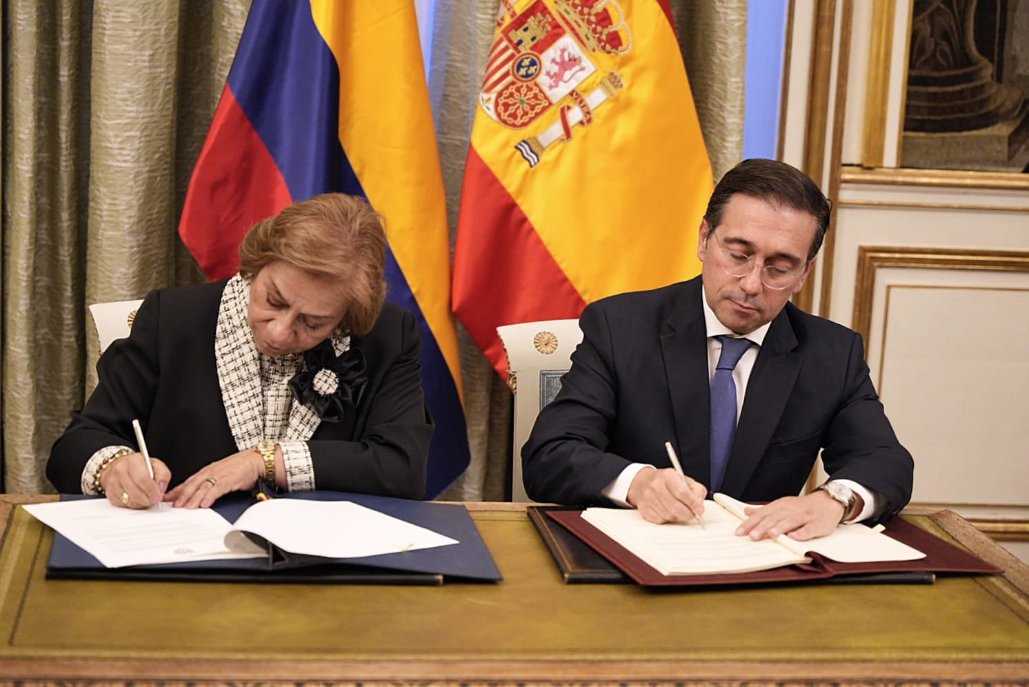 La canciller firmó el acuerdo para Colombia.