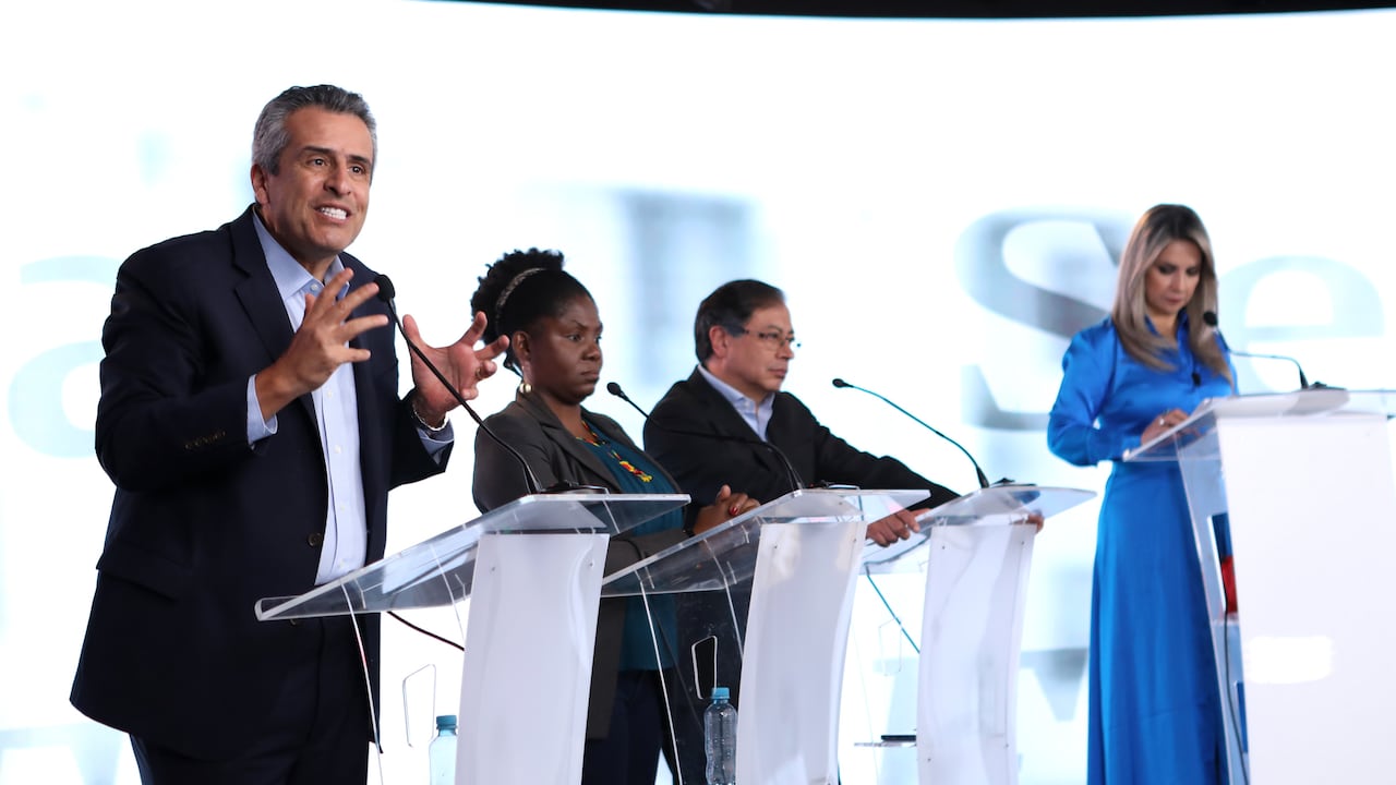 Luis Fernando Velasco, Francia Marquez, Gustavo petro y Vicky Dávila