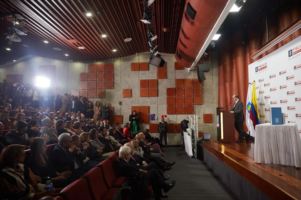 Fiscal Francisco Barbosa lanzó el libro de la Fiscalía, una recopilación histórica de la entidad en el aniversario número 30