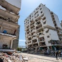 Esta fotografía muestra edificios dañados en el barrio de Playa Grande, estado de La Guaira, Venezuela, el 1 de julio de 2026, tras los terremotos gemelos del 24 de junio.