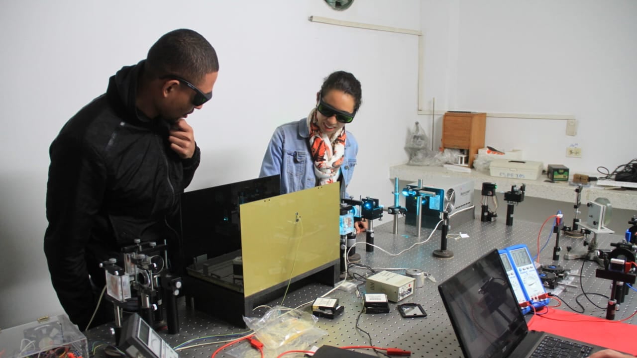 En 2019 el grupo de investigación Integrar presentó STELLARIK, dispositivo de observación astronómica simulada y alimentado con energía solar. El investigador es Ariel Becerra Rey.