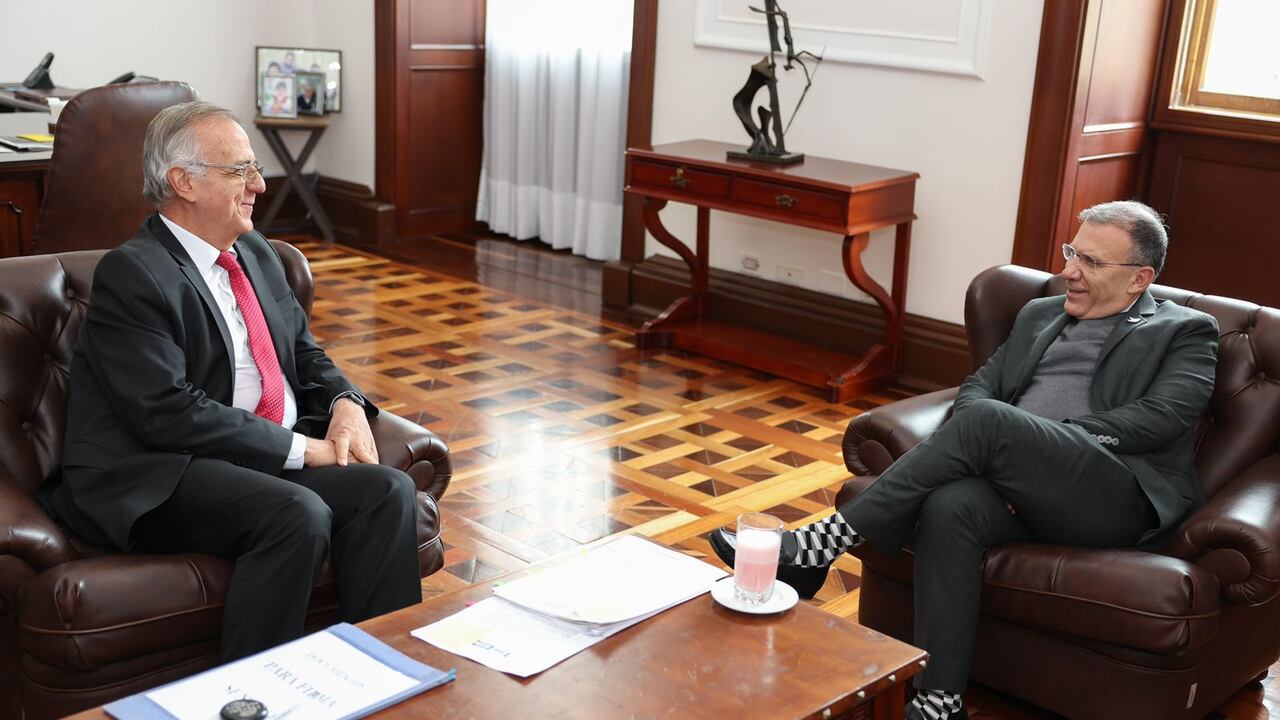 Ministro de Defensa, Iván Velásquez reunido con el presidente del Congreso, Roy Barreras.