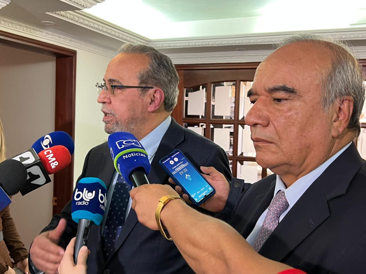 Los abogados Héctor Carvajal y Carlos Rodríguez, miembros del equipo jurídico de Daniel Quintero.