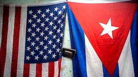 Banderas de Cuba y Estados Unidos