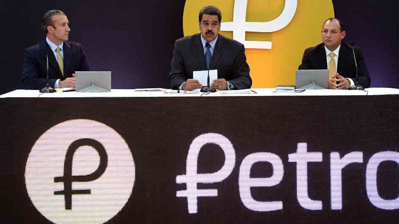 Nicolás Maduro anunciando el petro, criptomoneda de Venezuela. AFP