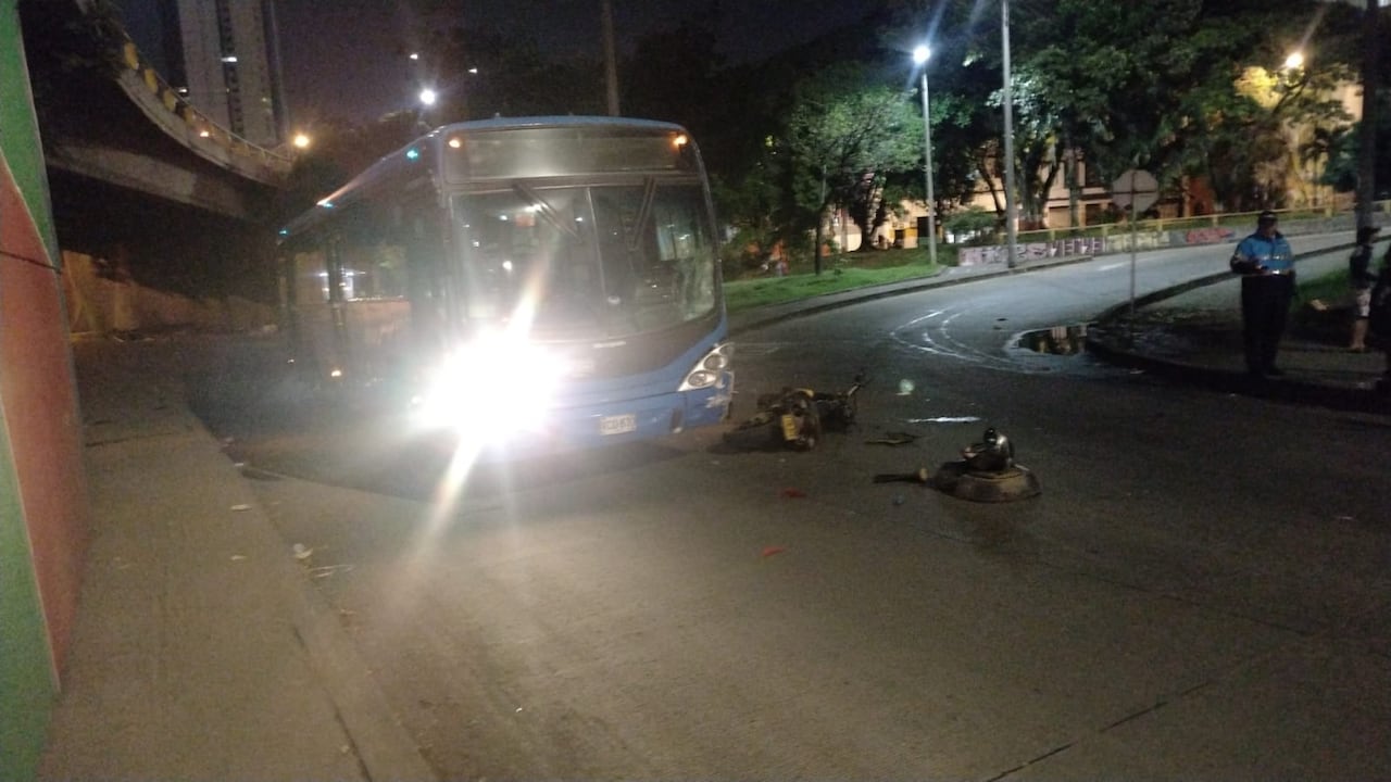 El accidente ocurrió en la noche de este sábado en el centro de Cali.