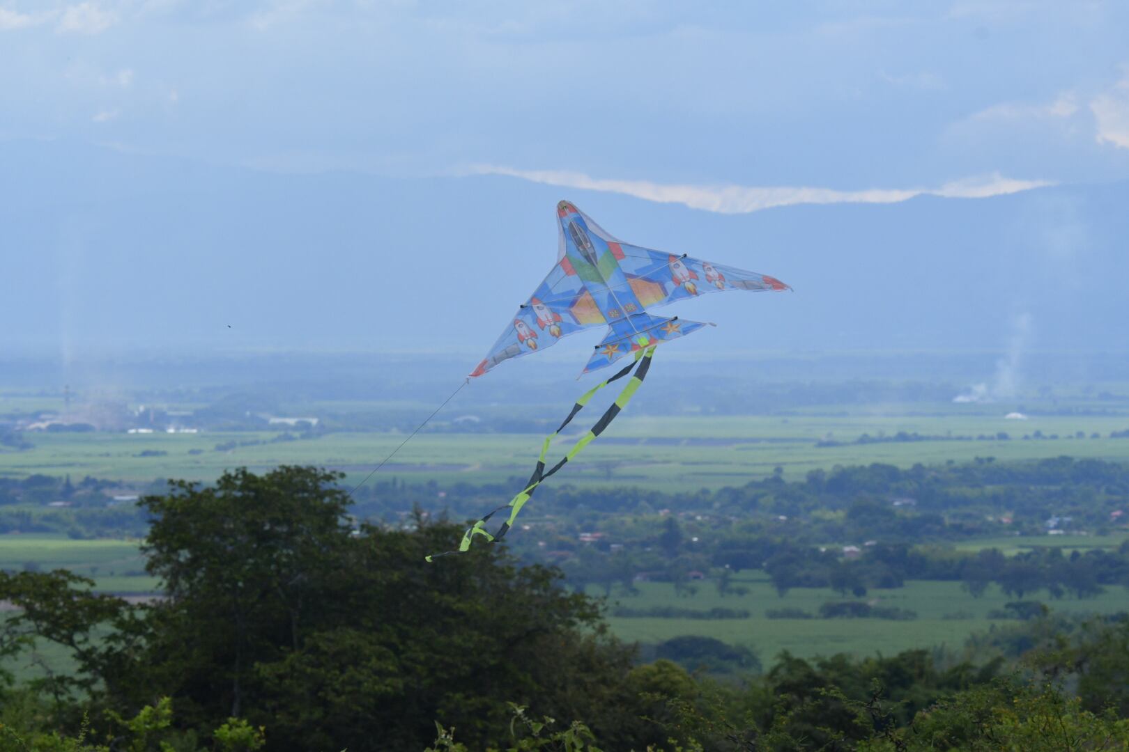 Festival departamental de cometas "paraíso de todos". Este festival se realiza en el municipio de cerrito en la hacienda el paraíso.