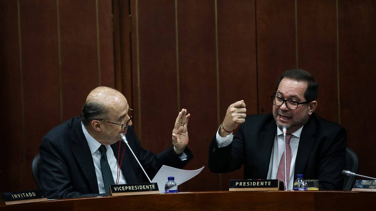 El senador Lidio García le reclamó al canciller Álvaro Leyva.