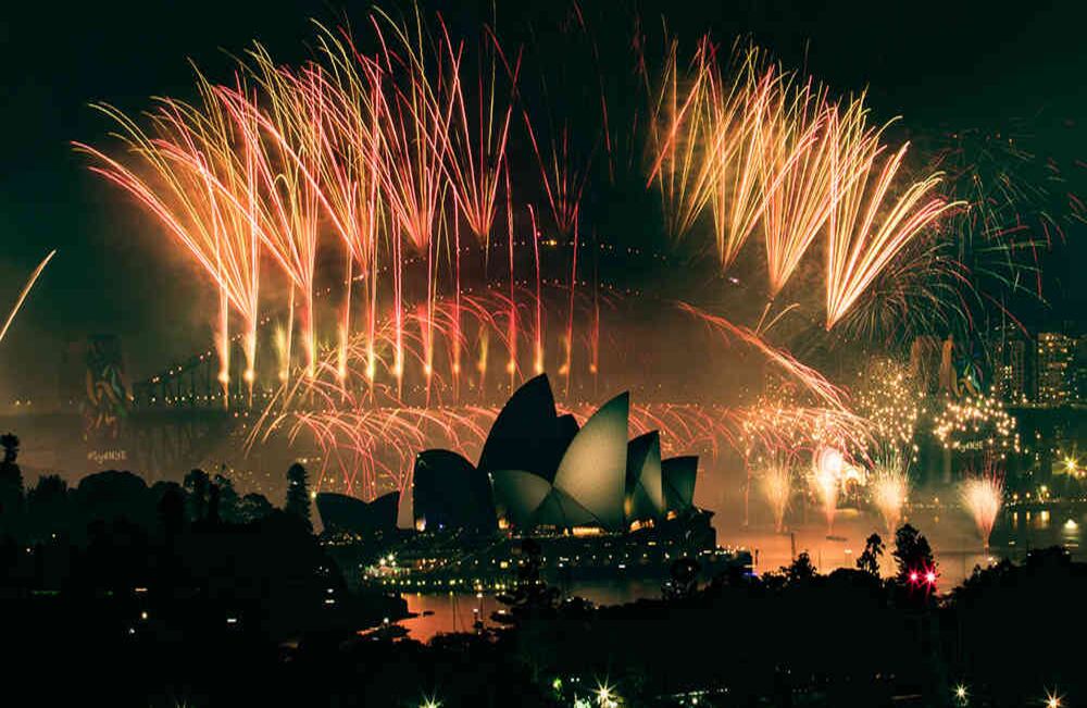 Juegos artificiales en el Ann Harbour en Sidney, Australia. Foto de la Agencia Anadolu.