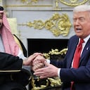 El presidente de Estados Unidos, Donald Trump (derecha), se reúne con el príncipe heredero y primer ministro de Arabia Saudita, Mohammed bin Salman