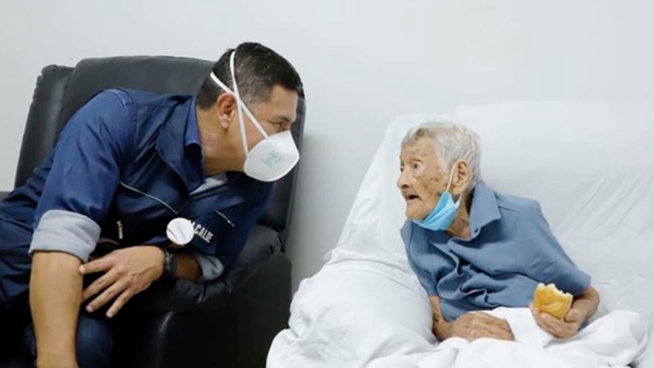 Vacunación de adultos mayores en Cali