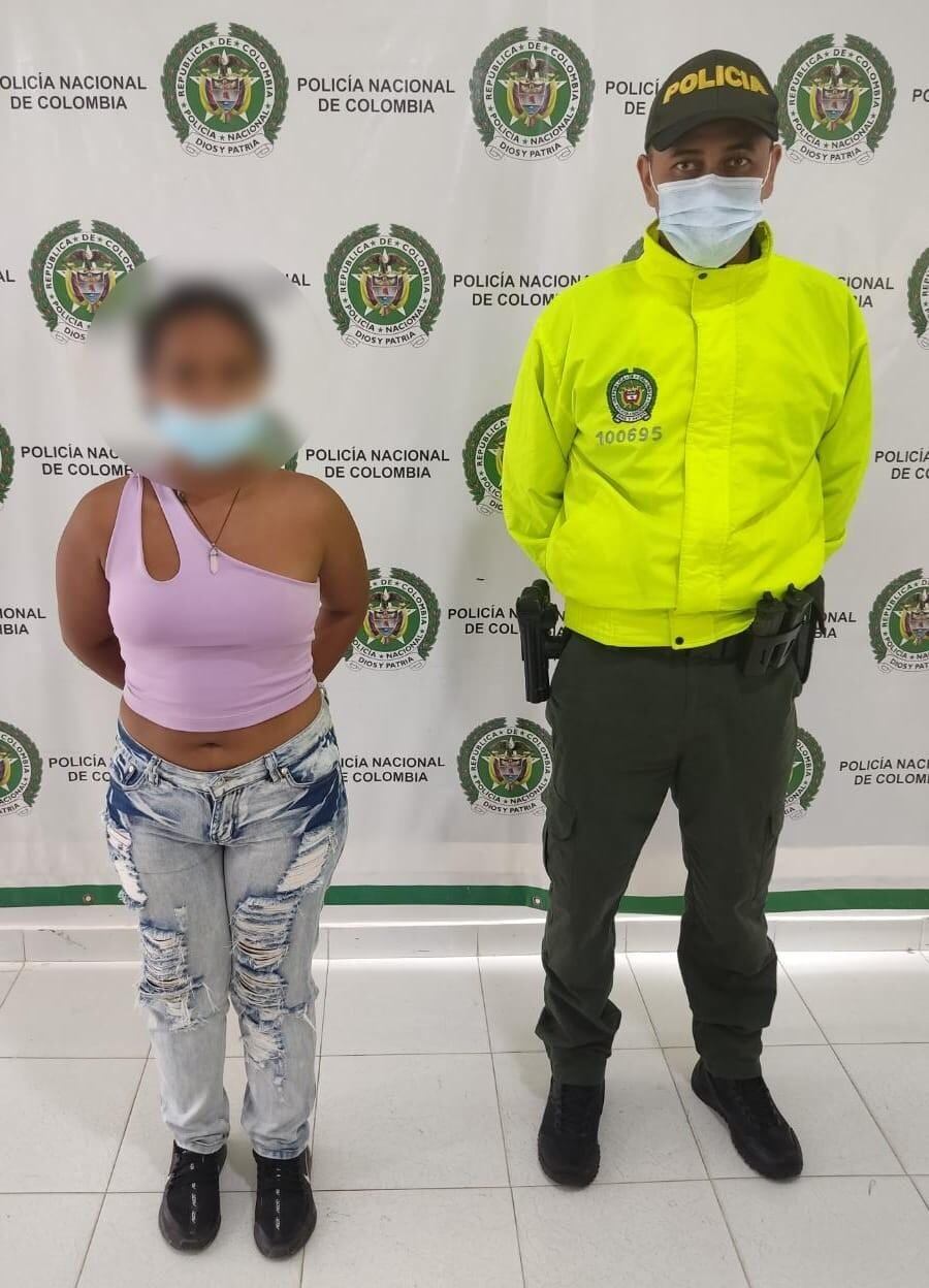 La mujer de 19 años también es señalada de abusar a las menores