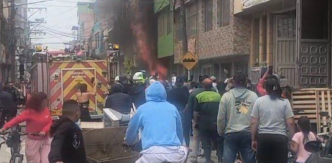 El fuego afectó una gran parte de la fábrica.