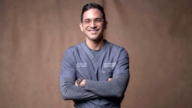 "La belleza no puede reducirse a la parte física. Tiene que ver con cómo se siente cada mujer consigo misma, su salud mental y su autoestima", Andrés Durán, cirujano plástico.